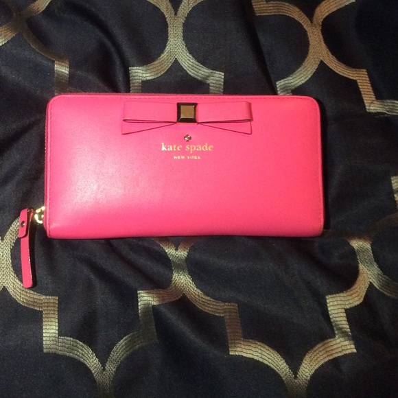 Kate spade bow zip around wallet