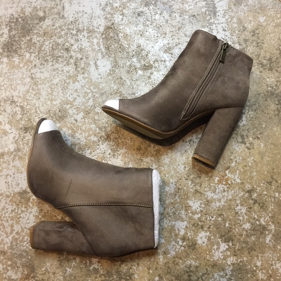 Taupe suede peep toe heel bootie - Picture 4 of 4
