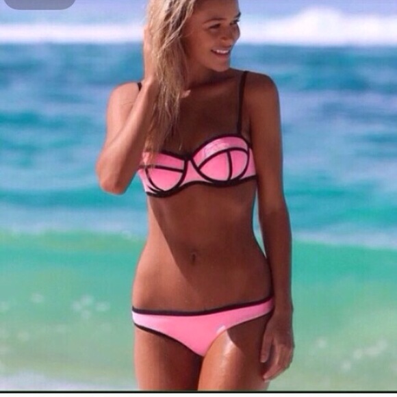 Bikini - Picture 4 of 4