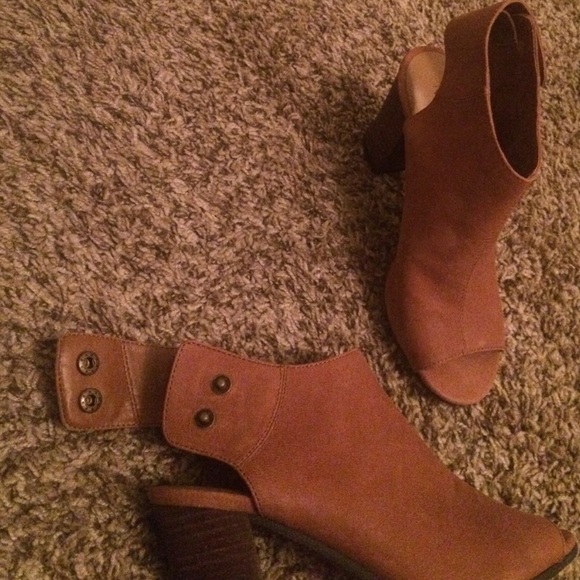 Peep toe
