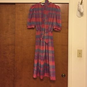 Vintage Block Dress w/ Slightly Puffed Sleeves