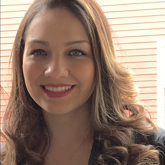 Meet your Posher, Alix - Picture 2 of 3