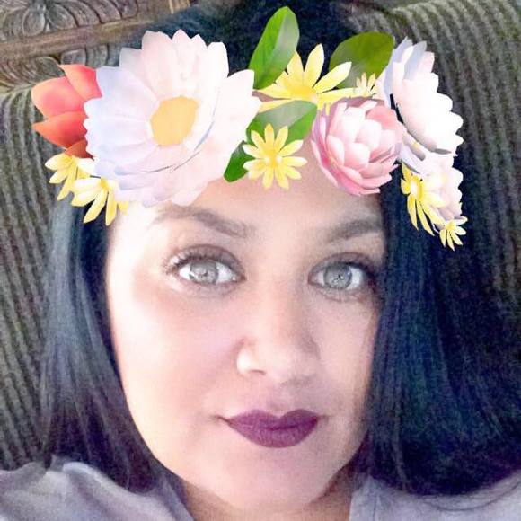 Meet your Posher, Yanneth - Picture 1 of 1