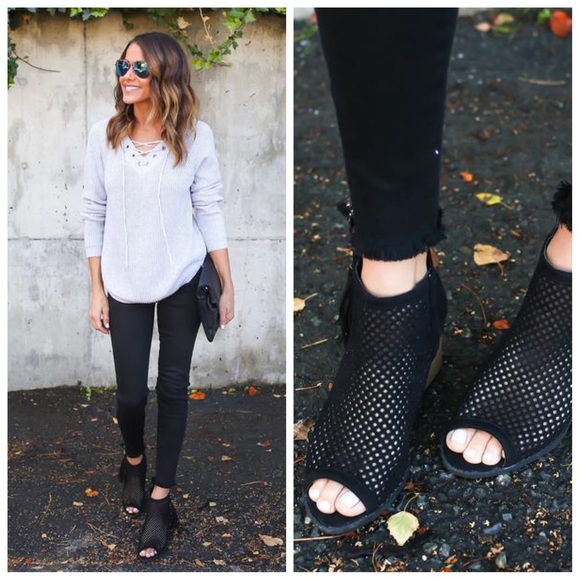 ❗️Restock ❗️Black suede mesh tassell bootie - Picture 8 of 8