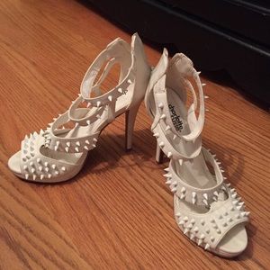 White heels size 6
