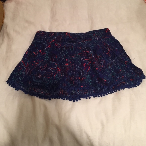 Floral print shorts!