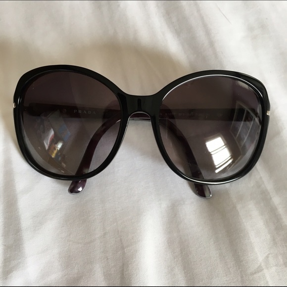 Prada Oversized sunnies - Picture 2 of 8