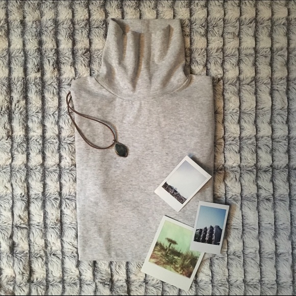 VS Tee shop Turtleneck