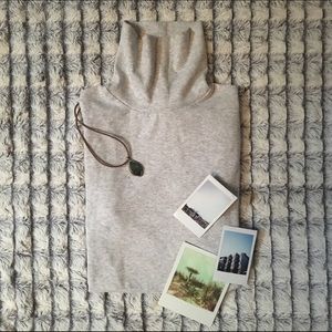 VS Tee shop Turtleneck