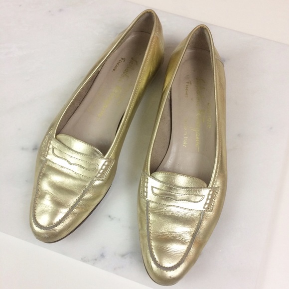 SALE!! 🎁🎀 Salvatore Ferragamo Gold Loafers