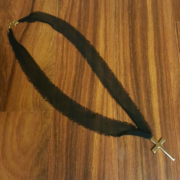 Ribbon necklace with gold cross - Picture 2 of 3