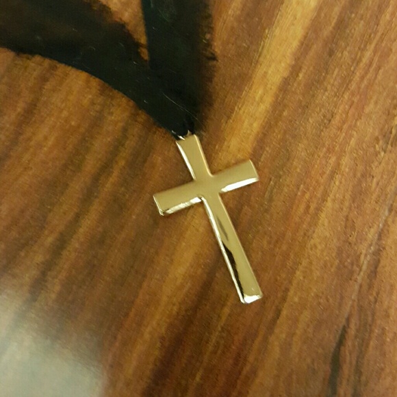 Ribbon necklace with gold cross - Picture 3 of 3