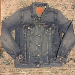 Levi's Classic Medium Wash Denim Jacket