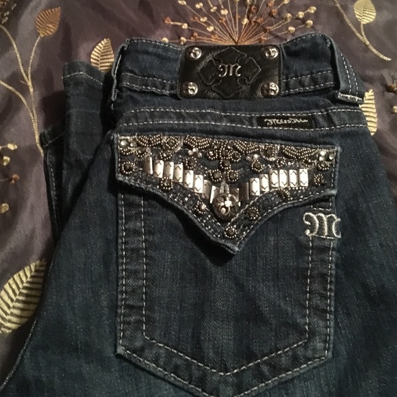 Excellent condition, zipper needs fixed.