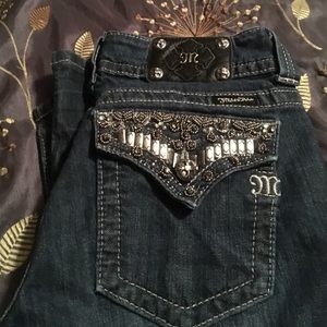 Excellent condition, zipper needs fixed.