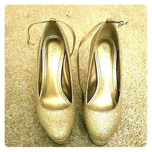 GORGEOUS!!! Gold High Heels!!!