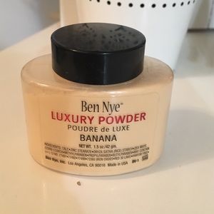 Ben Nye Banana Setting Powder Kim Kardashian