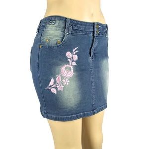 Embroidered denim mini skirt.