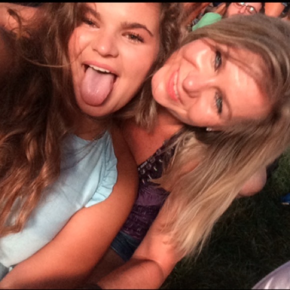 Meet your Posher, Paige - Picture 6 of 6