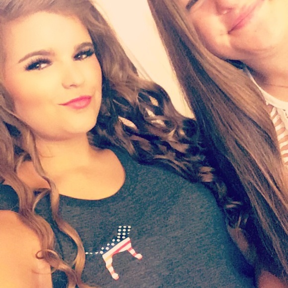 Meet your Posher, Paige - Picture 4 of 6