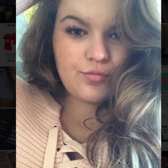 Meet your Posher, Paige - Picture 2 of 6