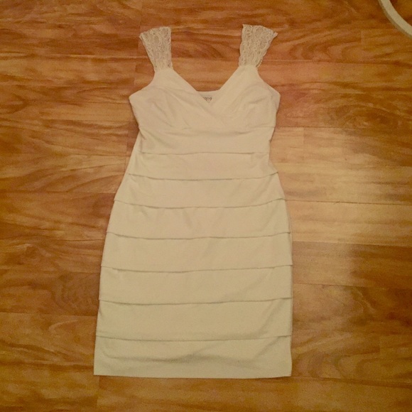 Beautiful body hugging white midi dress‼️😻