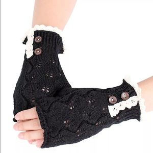 ✨Lace Trimmed Gloves✨