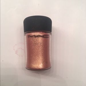 MAC eye pigment