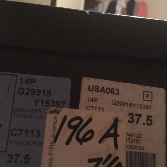 Chanel sneaks - Picture 1 of 2
