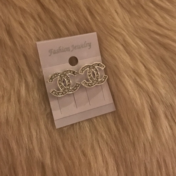 SOLD 🚫Earrings - Picture 2 of 3