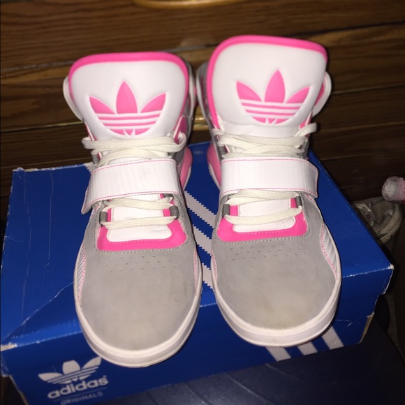 Adidas high tops Sz 9.. Needing a Sz 7&1/2