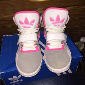 Adidas high tops Sz 9.. Needing a Sz 7&1/2