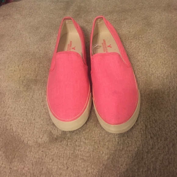 Tennis shoes