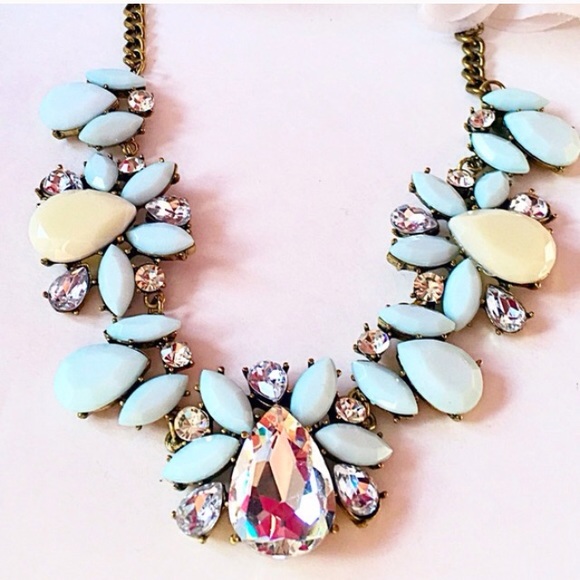 🍒•Statement Necklace • Clear/pale yellow/Mint•🍒 - Picture 2 of 2