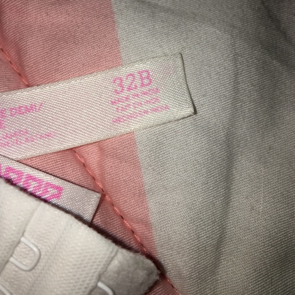 Pink bra - Picture 2 of 3