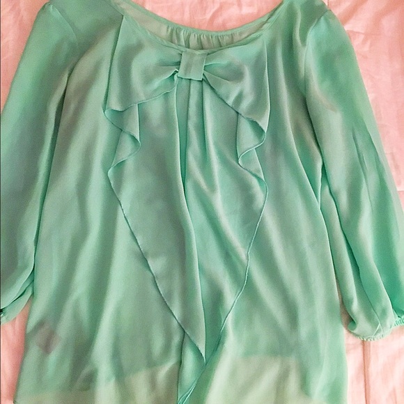 Flowy bright mint/turquoise bow top! LOVE THIS FIT