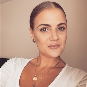 Meet your Posher, Caitlin