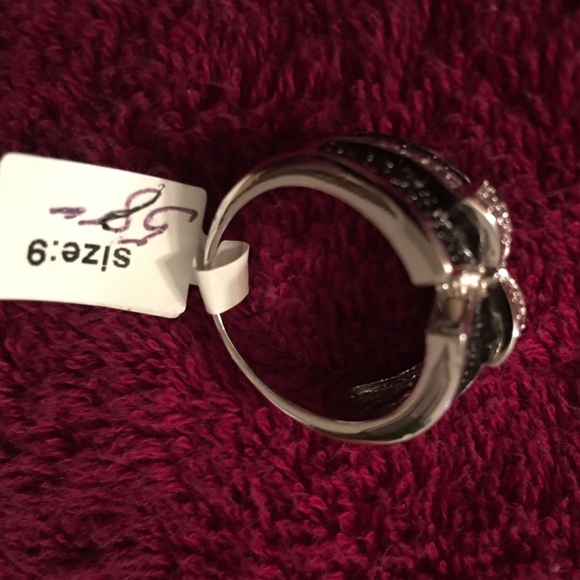 Jewelry - Picture 3 of 4