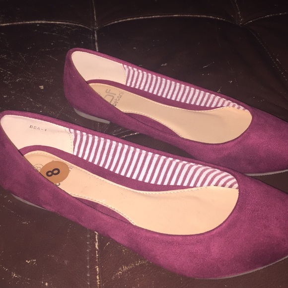 Women Slip On Casual Ballet Flats. Color: Wine. - Picture 2 of 2