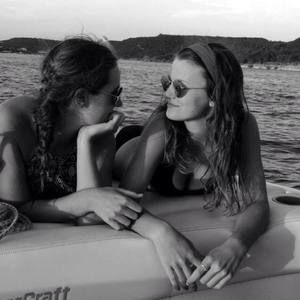 Meet your Posher, Elise