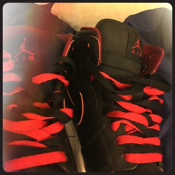 Jordan 1 black &white barely worn black OG banned.