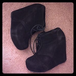 Like New Suede Wedge Lace-Up booties!
