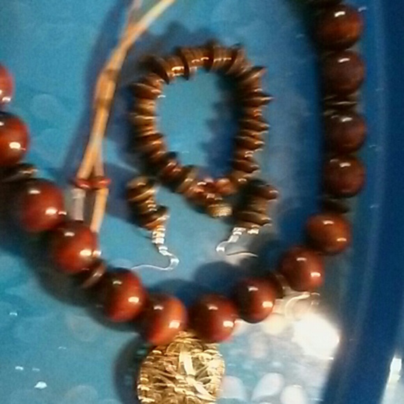 Set - Picture 2 of 4