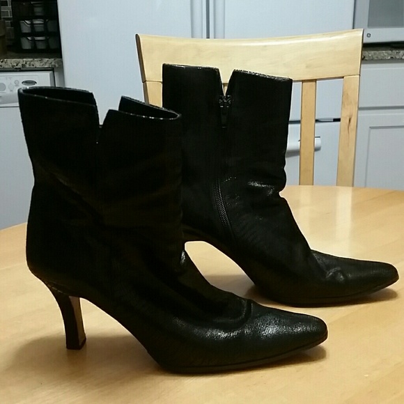 Unique black booties in beautiful condition