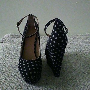 Navy, polka dot wedges