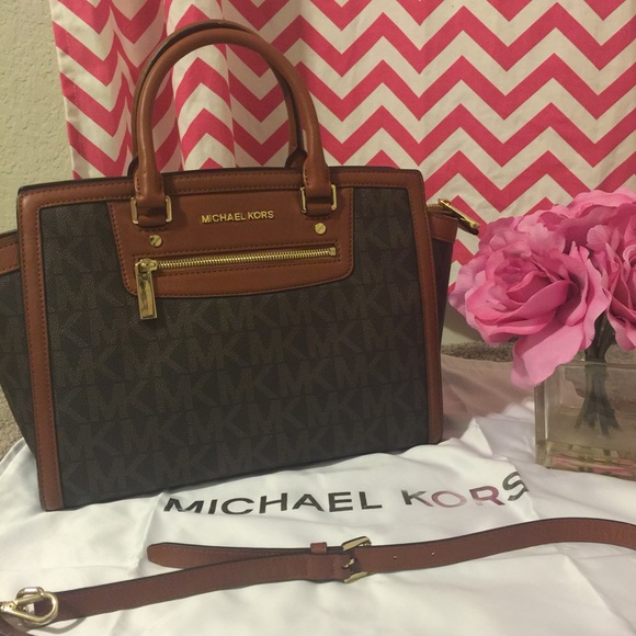 Brand new Michael Kors logo Selma