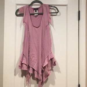 Trendy Bebe distressed looking tank!!