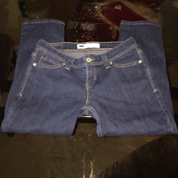 Levis Demi Curve