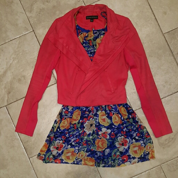 Flouncy Floral Dress - Picture 2 of 4