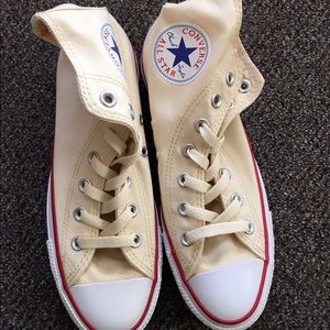 BRAND NEW converse women shoes US7